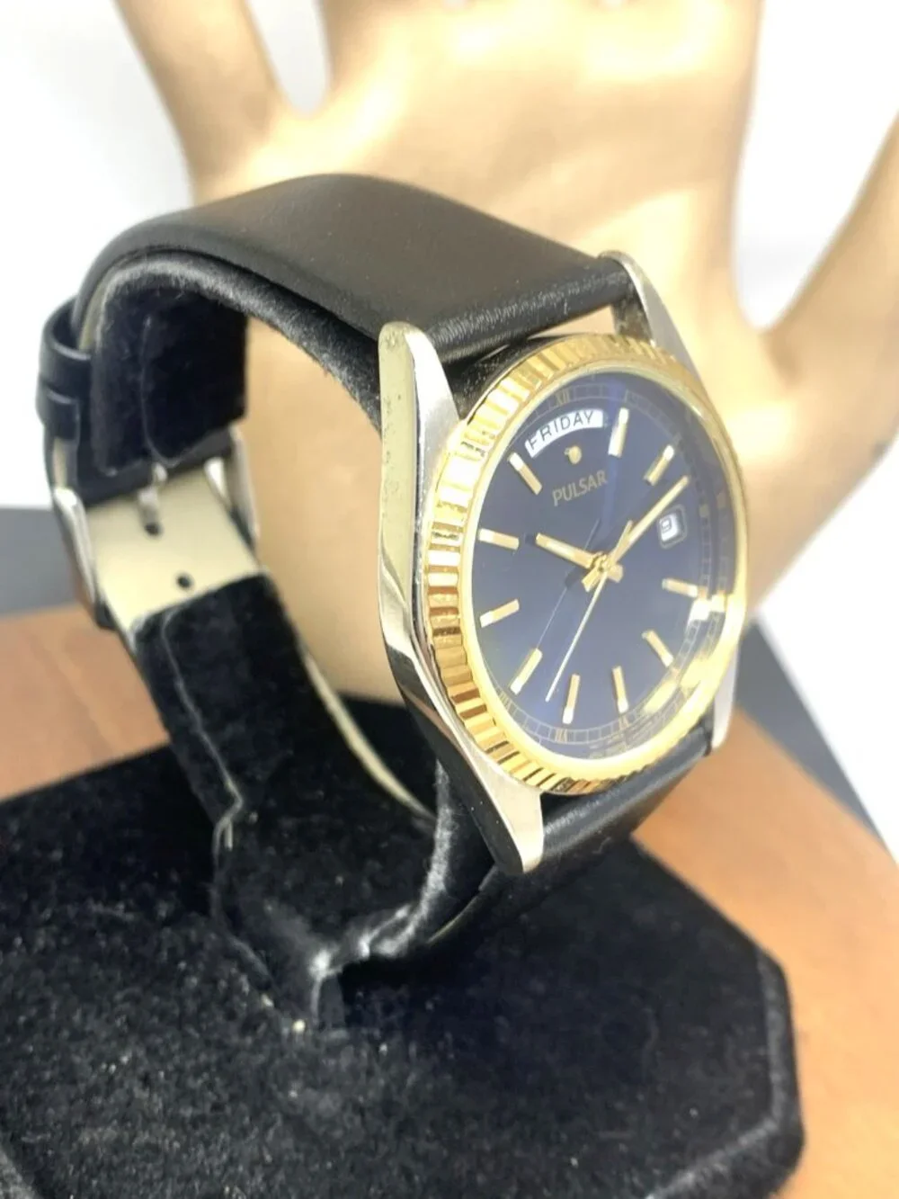 Pulsar Men's Watch V744-0A20 Vintage Quartz Blue Dial Day Date Black Leather